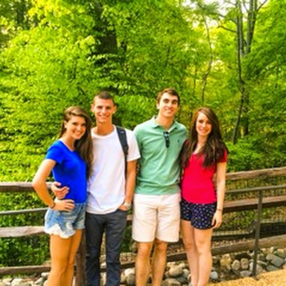 Meet your Posher, Karina - Picture 1 of 1